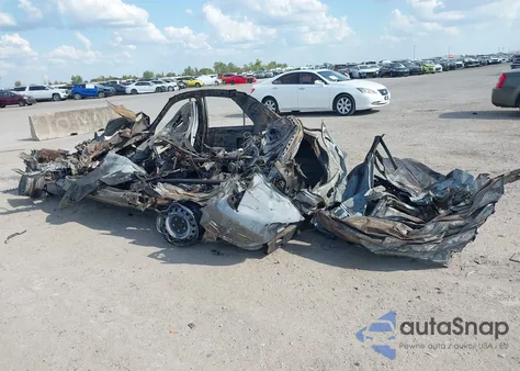 2003 Toyota Camry Le z USA, uszkodzony, nr VIN 4T1BE32K53U679850